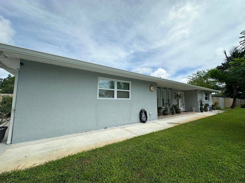 For Sale: $549,999 (3 beds, 2 baths, 1926 Square Feet)