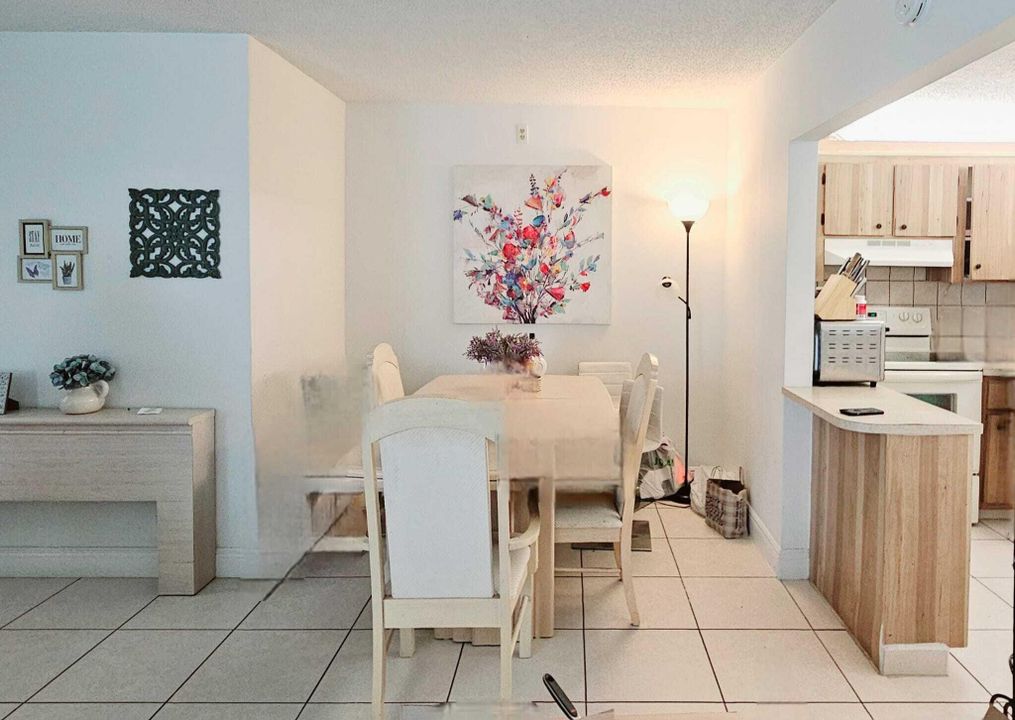 For Rent: $2,000 (2 beds, 2 baths, 1115 Square Feet)