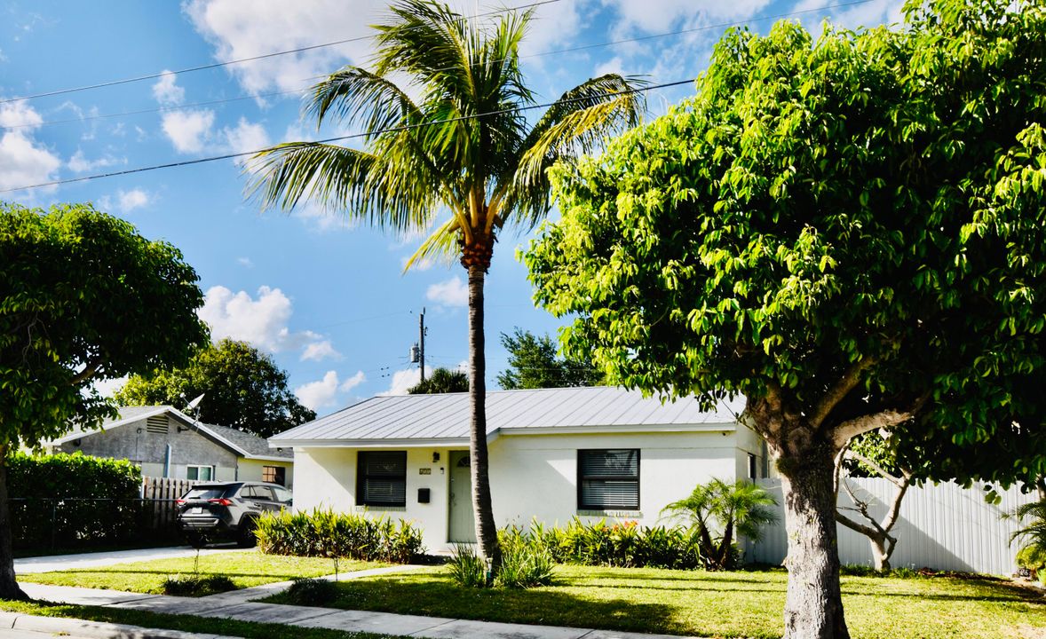 For Sale: $580,000 (3 beds, 2 baths, 1150 Square Feet)