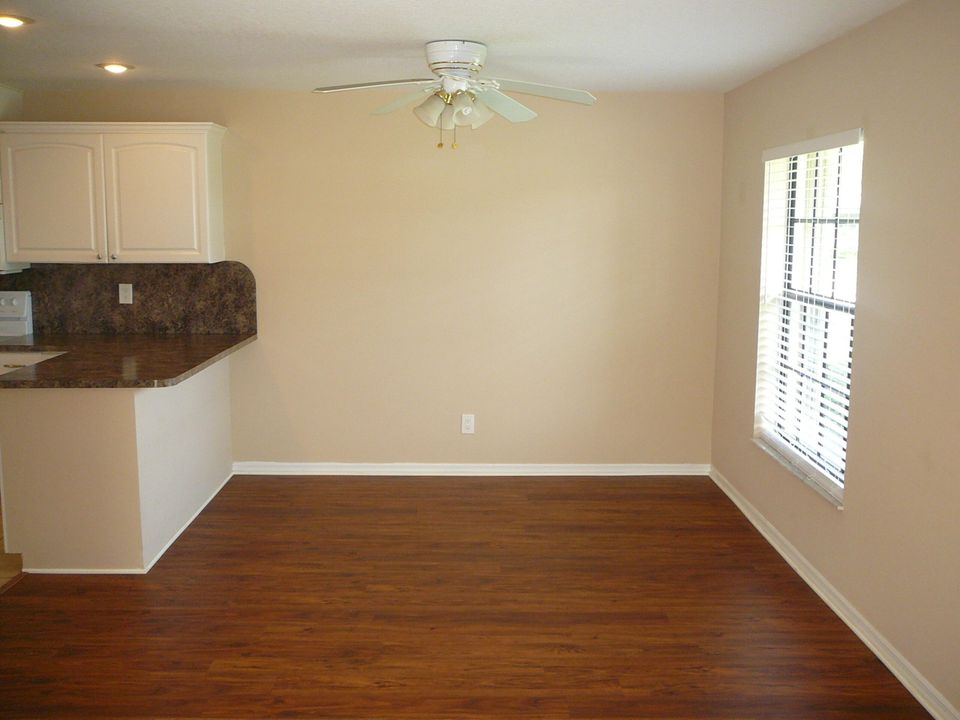 For Sale: $208,000 (2 beds, 2 baths, 1411 Square Feet)