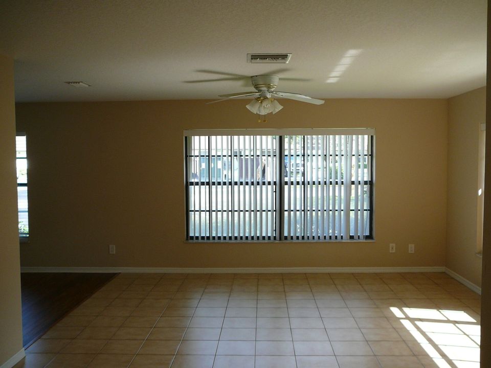 For Sale: $208,000 (2 beds, 2 baths, 1411 Square Feet)