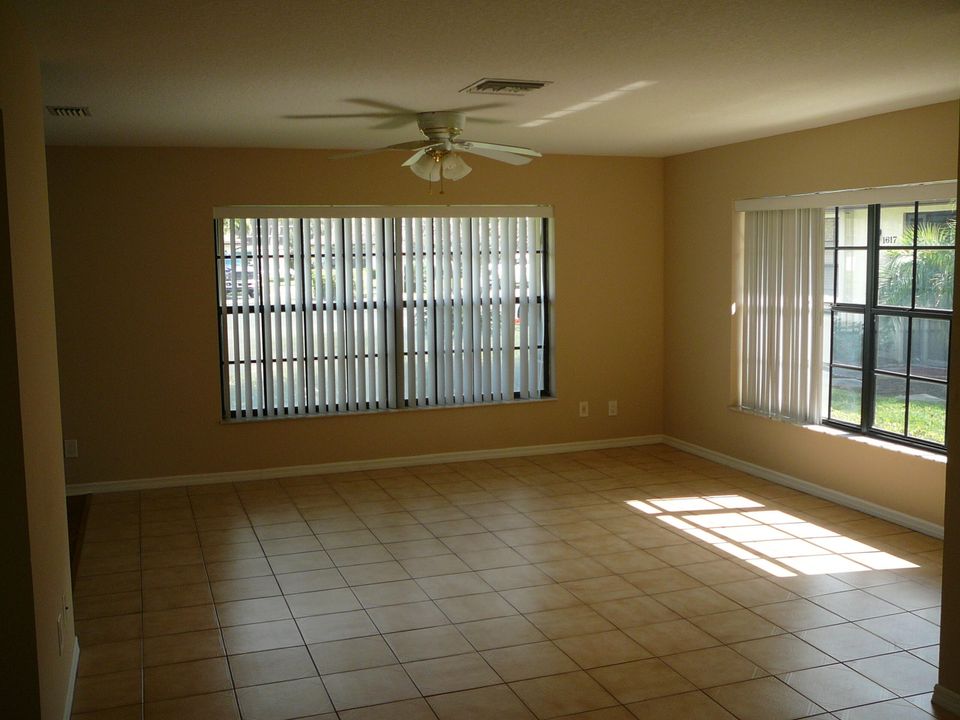 For Sale: $208,000 (2 beds, 2 baths, 1411 Square Feet)