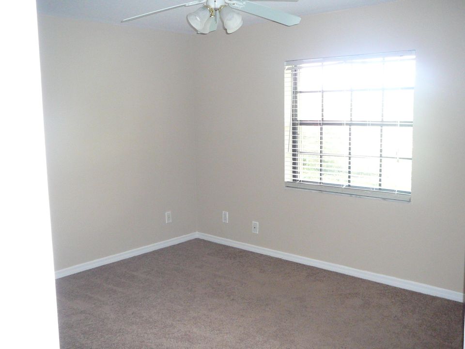 For Sale: $208,000 (2 beds, 2 baths, 1411 Square Feet)