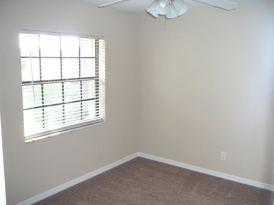 For Sale: $208,000 (2 beds, 2 baths, 1411 Square Feet)