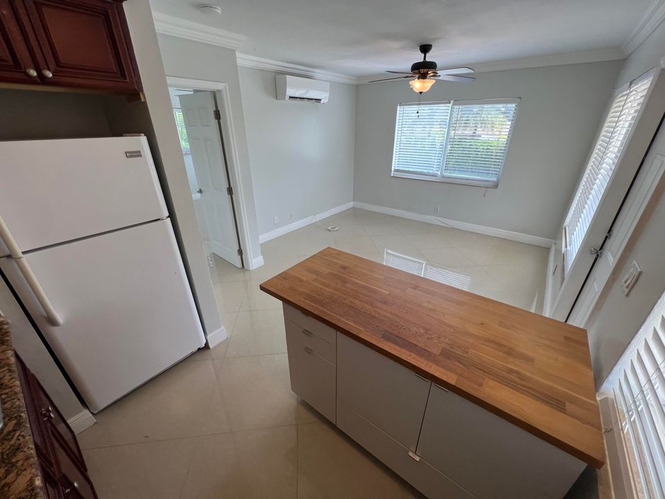 For Rent: $1,600 (1 beds, 1 baths, 450 Square Feet)