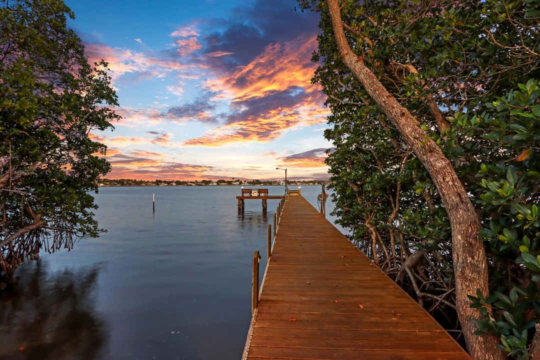 For Sale: $1,350,000 (4 beds, 3 baths, 2505 Square Feet)