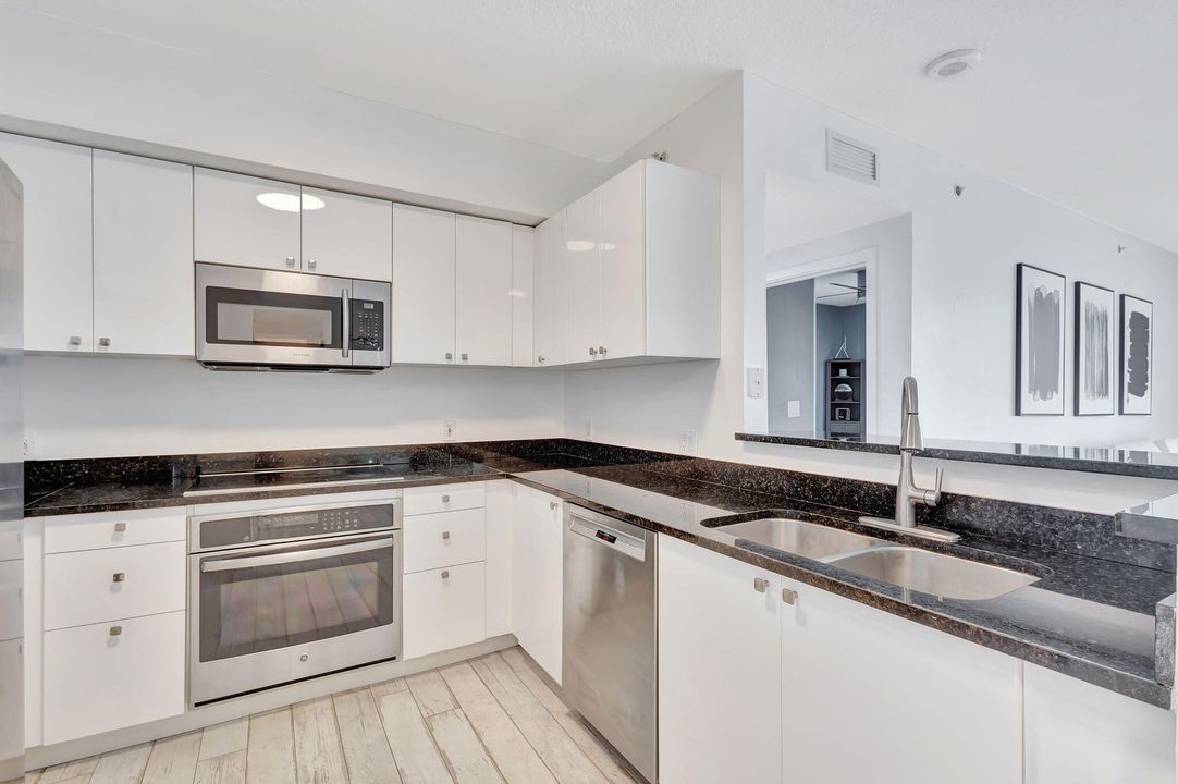 For Sale: $539,000 (2 beds, 2 baths, 1268 Square Feet)