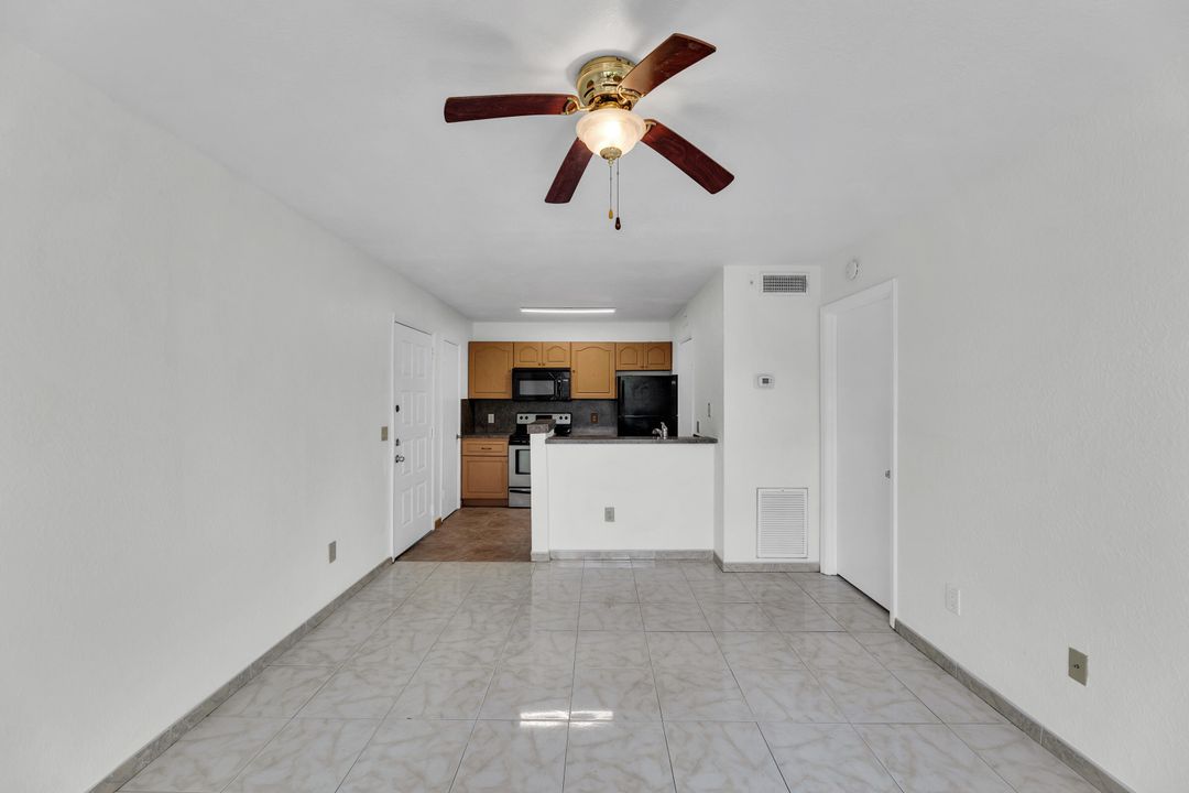 Active With Contract: $169,900 (1 beds, 1 baths, 600 Square Feet)