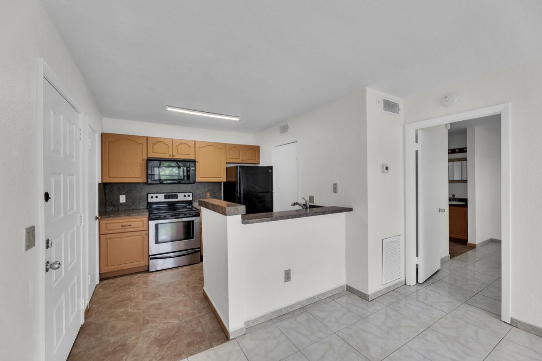 Active With Contract: $169,900 (1 beds, 1 baths, 600 Square Feet)