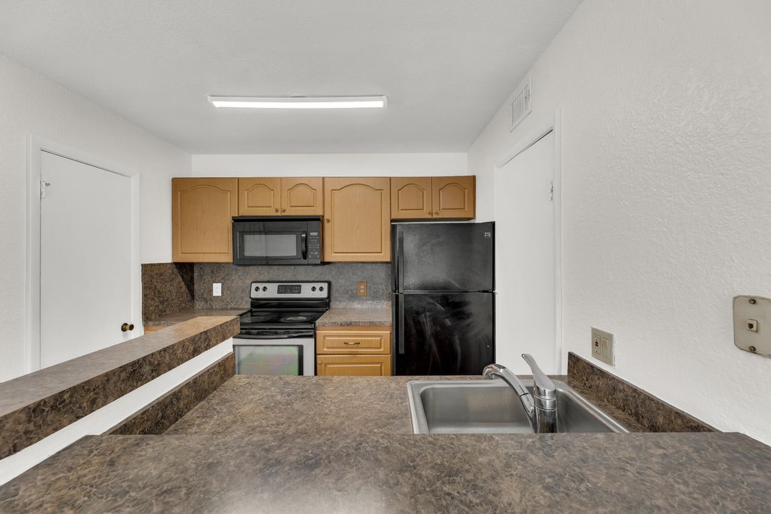 Active With Contract: $169,900 (1 beds, 1 baths, 600 Square Feet)