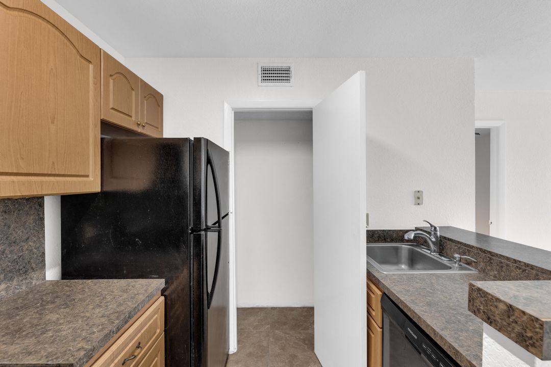 Active With Contract: $169,900 (1 beds, 1 baths, 600 Square Feet)