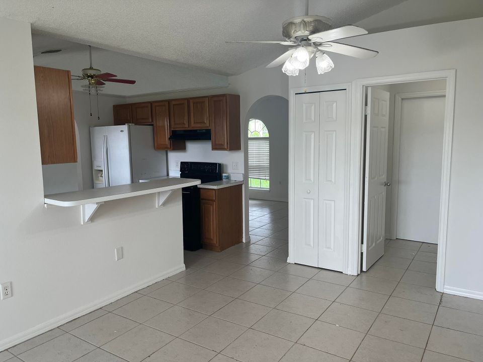 For Rent: $2,200 (3 beds, 2 baths, 1484 Square Feet)