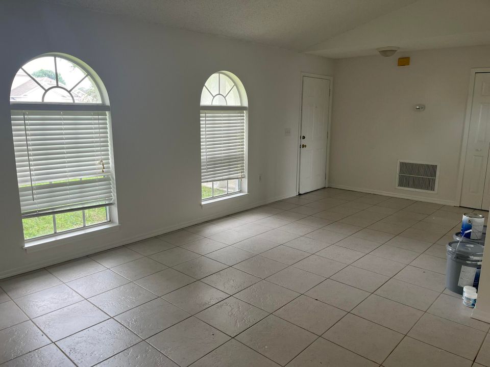 For Rent: $2,200 (3 beds, 2 baths, 1484 Square Feet)