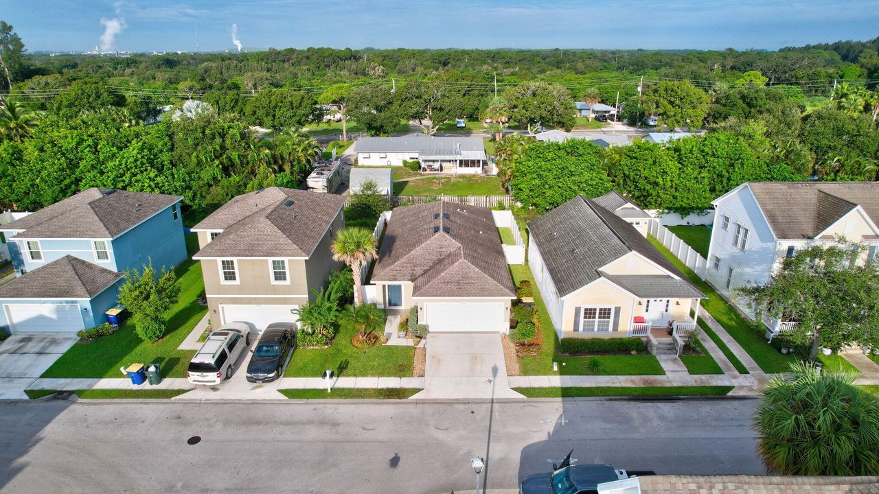 For Sale: $315,000 (3 beds, 2 baths, 1311 Square Feet)