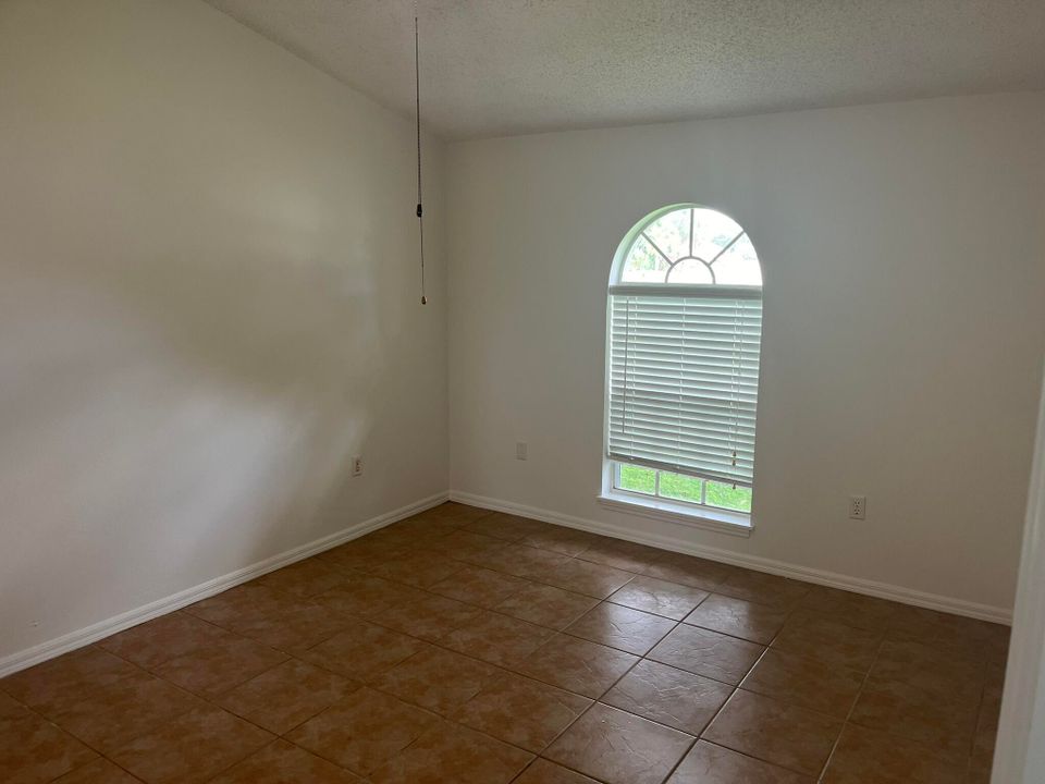 For Rent: $2,200 (3 beds, 2 baths, 1484 Square Feet)