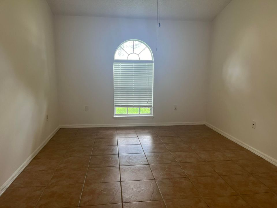 For Rent: $2,200 (3 beds, 2 baths, 1484 Square Feet)