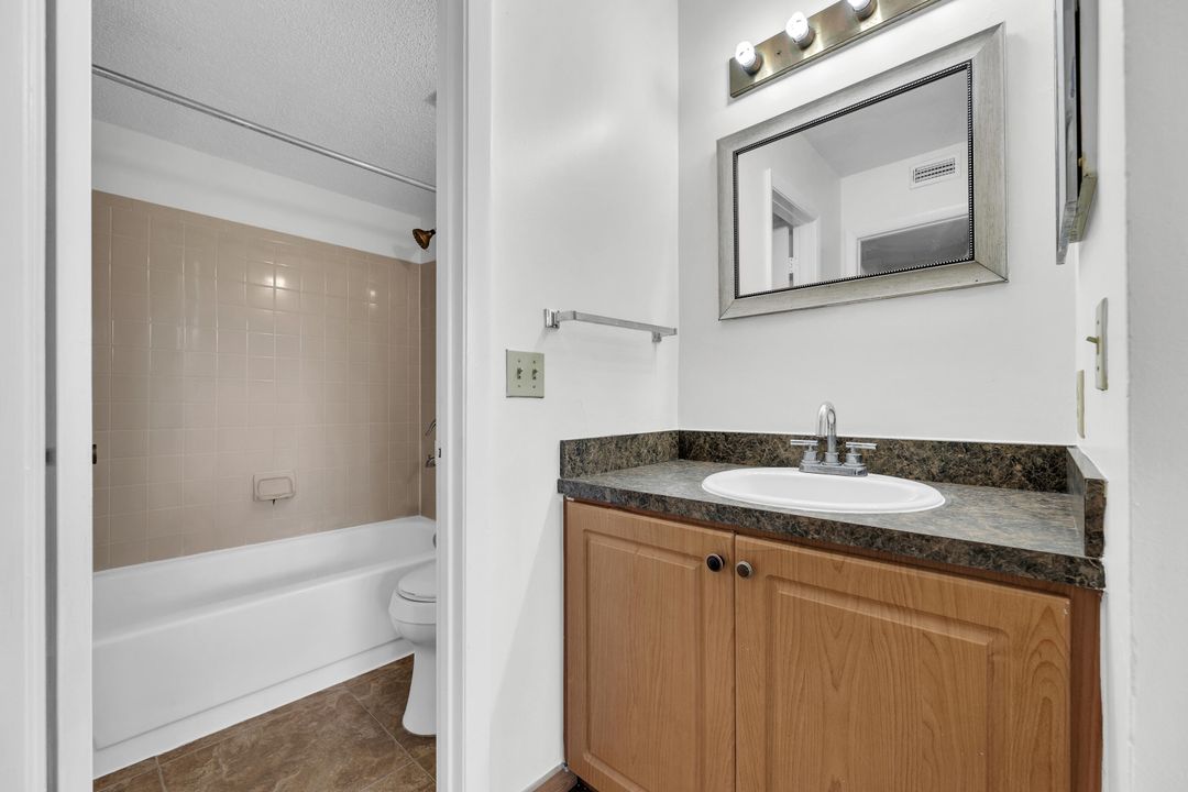 Active With Contract: $169,900 (1 beds, 1 baths, 600 Square Feet)