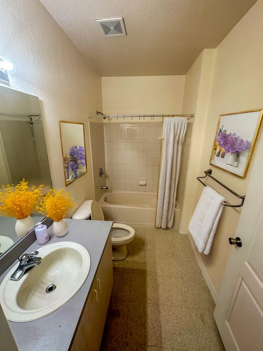 Active With Contract: $1,850 (2 beds, 2 baths, 1199 Square Feet)