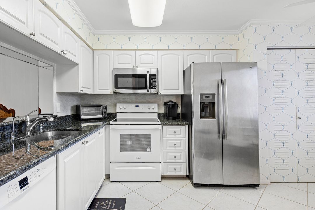 For Sale: $200,000 (2 beds, 2 baths, 1230 Square Feet)