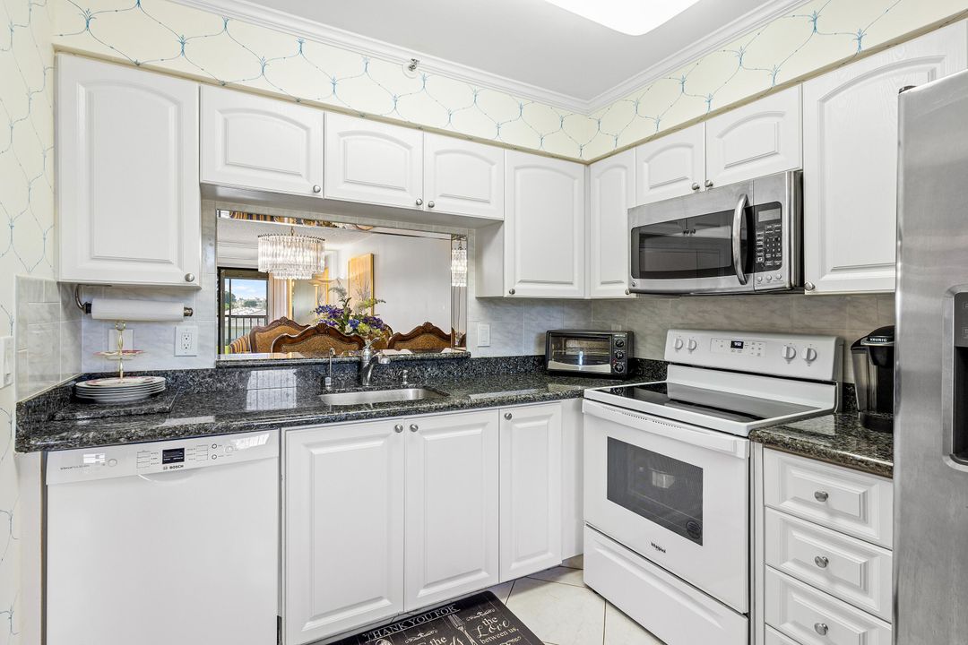 For Sale: $200,000 (2 beds, 2 baths, 1230 Square Feet)