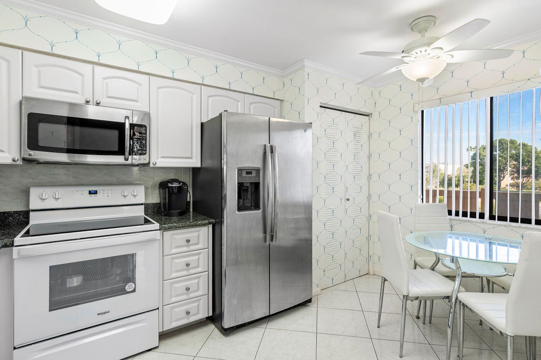 For Sale: $200,000 (2 beds, 2 baths, 1230 Square Feet)