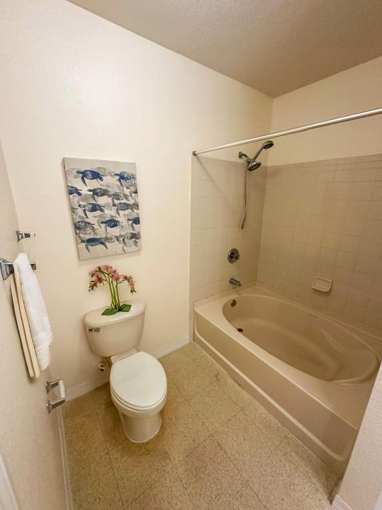 Active With Contract: $1,850 (2 beds, 2 baths, 1199 Square Feet)