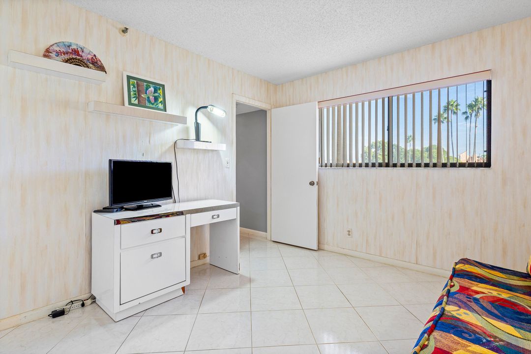 For Sale: $200,000 (2 beds, 2 baths, 1230 Square Feet)