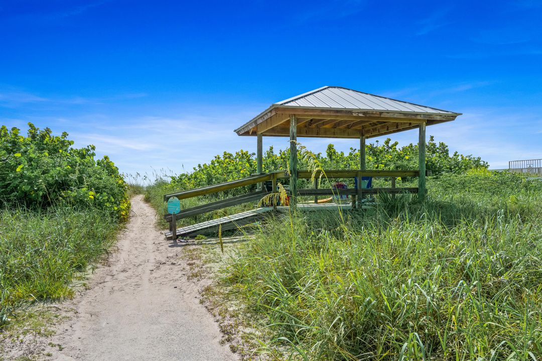 For Sale: $1,100,000 (2 beds, 2 baths, 1800 Square Feet)