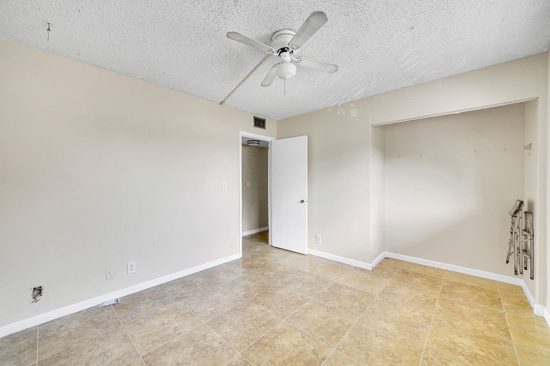 For Sale: $210,000 (2 beds, 1 baths, 832 Square Feet)