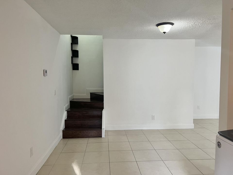 For Rent: $2,500 (2 beds, 2 baths, 1192 Square Feet)