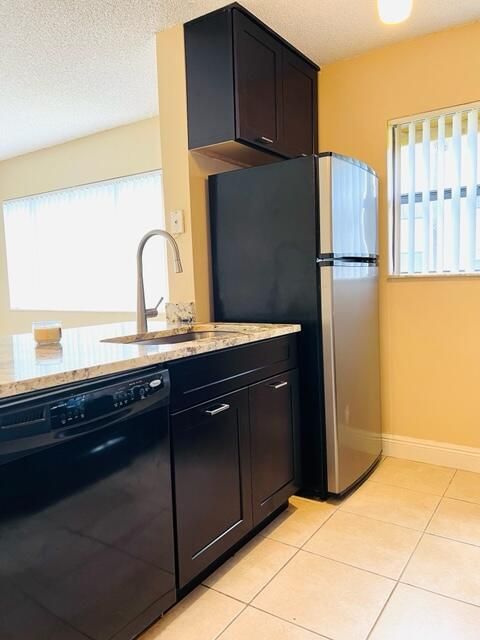 For Rent: $1,700 (1 beds, 1 baths, 704 Square Feet)