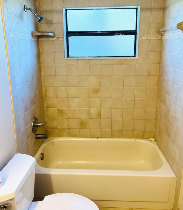 For Rent: $1,700 (1 beds, 1 baths, 704 Square Feet)