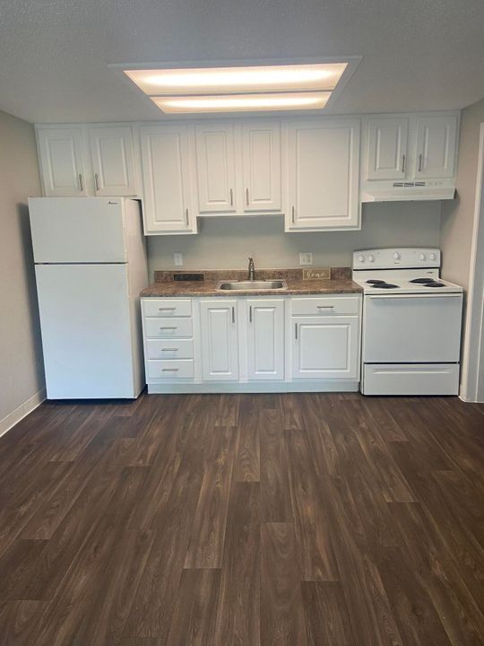 For Rent: $1,400 (1 beds, 1 baths, 576 Square Feet)