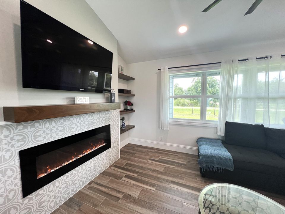 For Sale: $330,000 (2 beds, 2 baths, 1527 Square Feet)