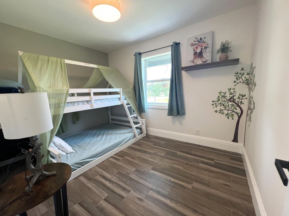 For Sale: $330,000 (2 beds, 2 baths, 1527 Square Feet)