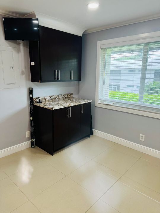 For Rent: $2,300 (2 beds, 2 baths, 1053 Square Feet)