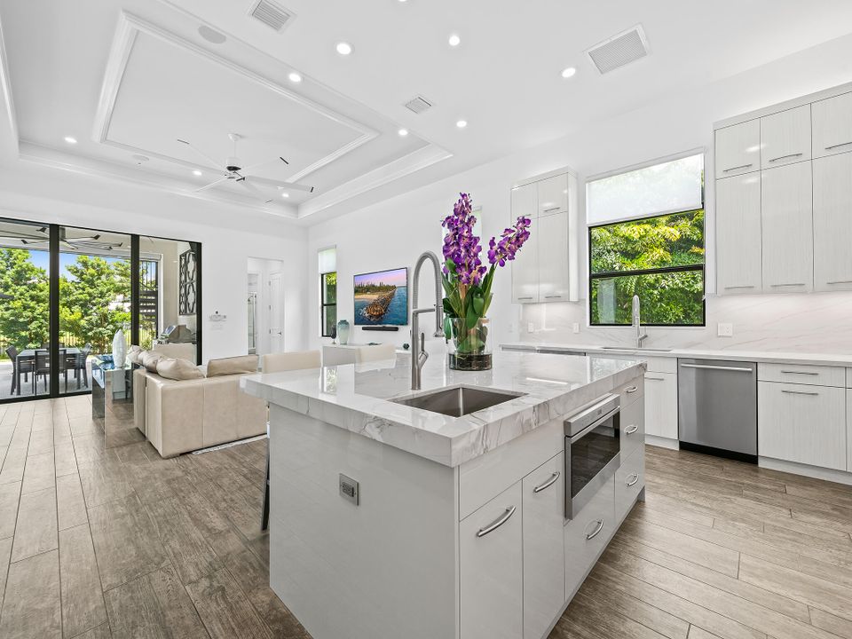 For Sale: $4,987,000 (6 beds, 8 baths, 8071 Square Feet)