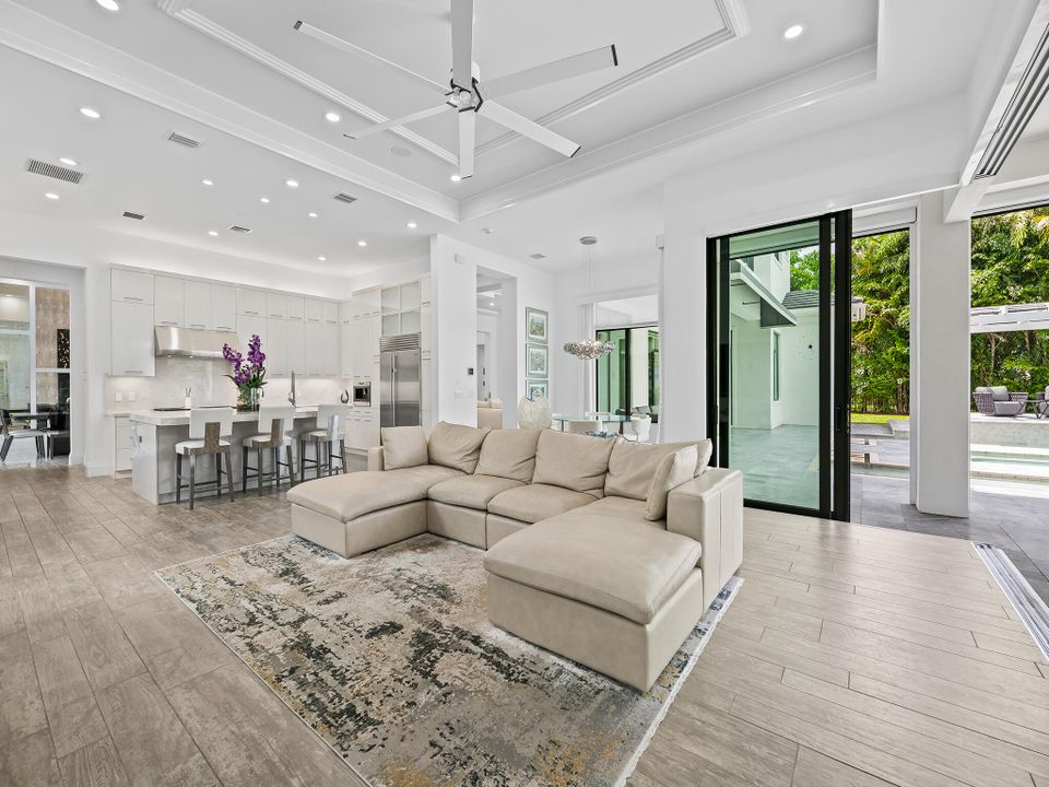 For Sale: $4,987,000 (6 beds, 8 baths, 8071 Square Feet)