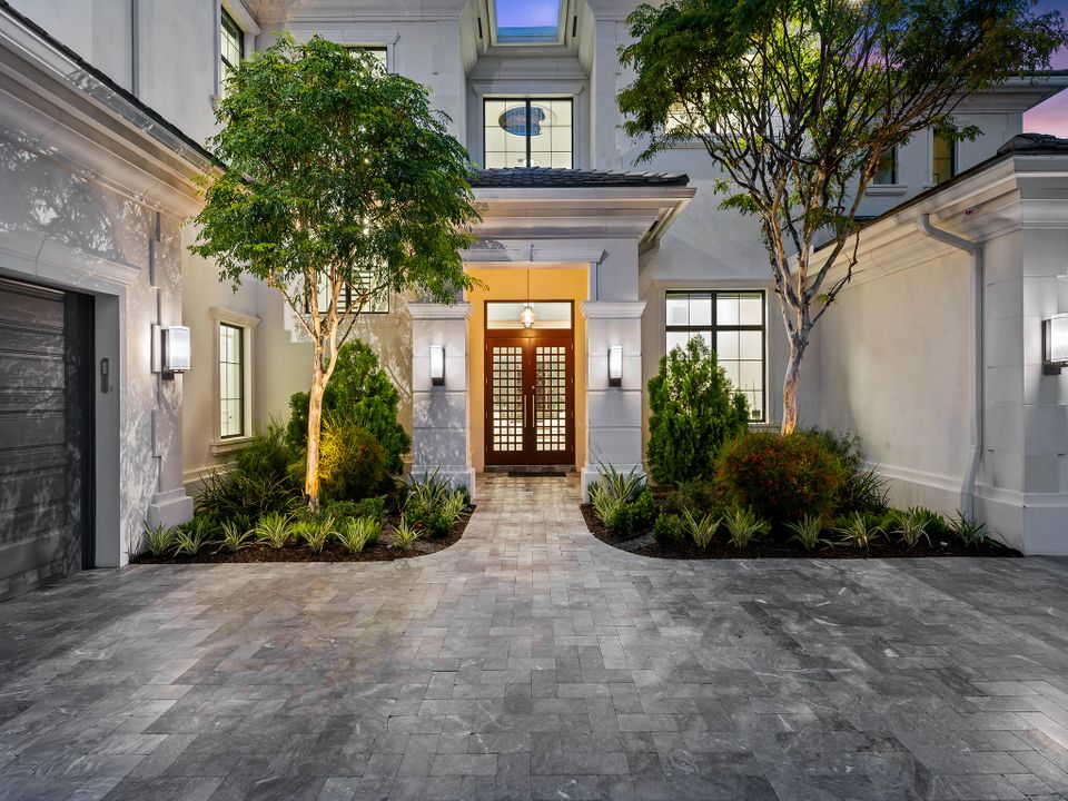 For Sale: $4,987,000 (6 beds, 8 baths, 8071 Square Feet)