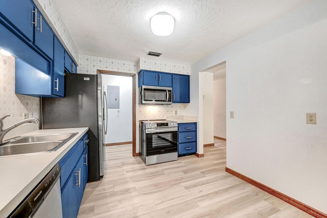 For Sale: $199,000 (2 beds, 2 baths, 1136 Square Feet)