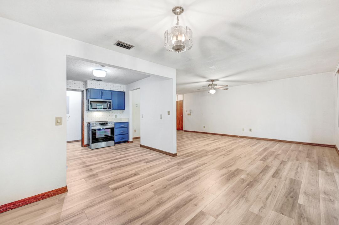 For Sale: $199,000 (2 beds, 2 baths, 1136 Square Feet)