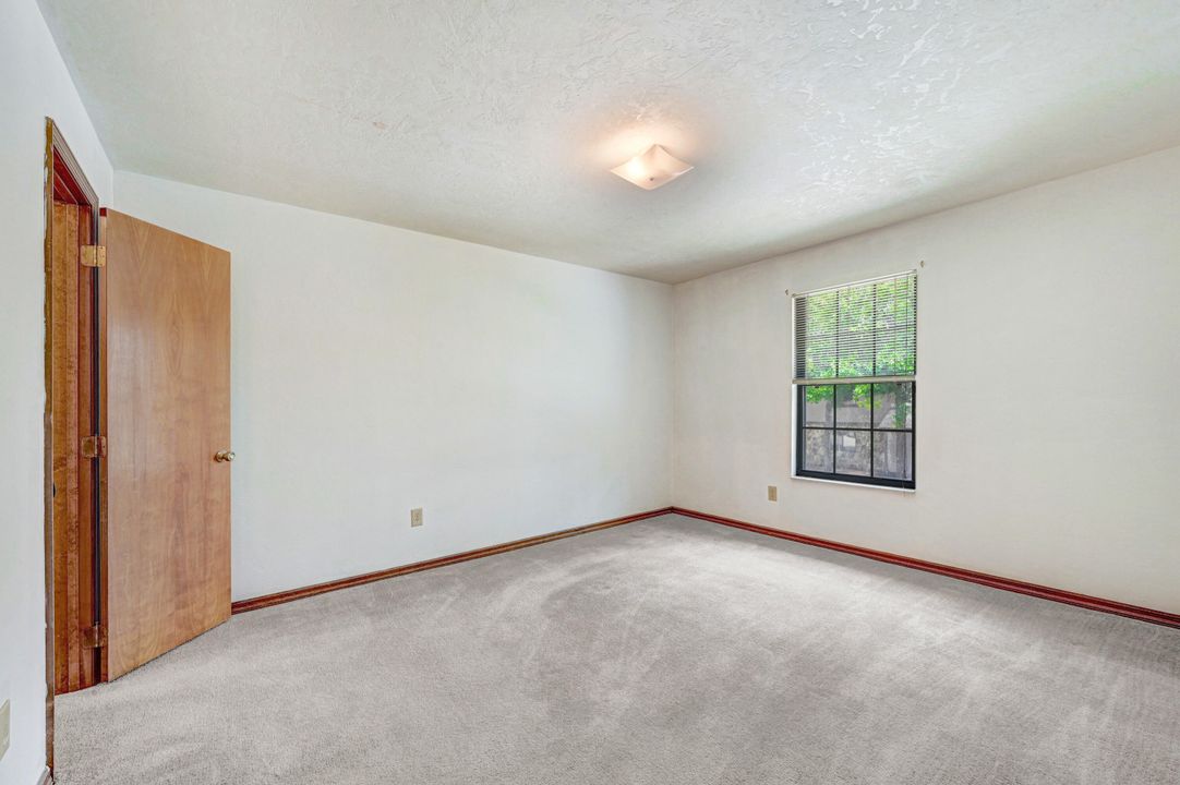 For Sale: $199,000 (2 beds, 2 baths, 1136 Square Feet)