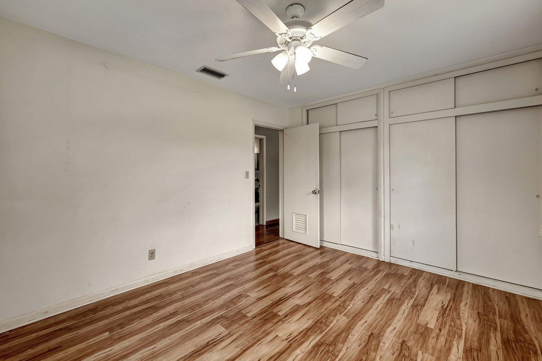 For Sale: $275,000 (2 beds, 2 baths, 996 Square Feet)