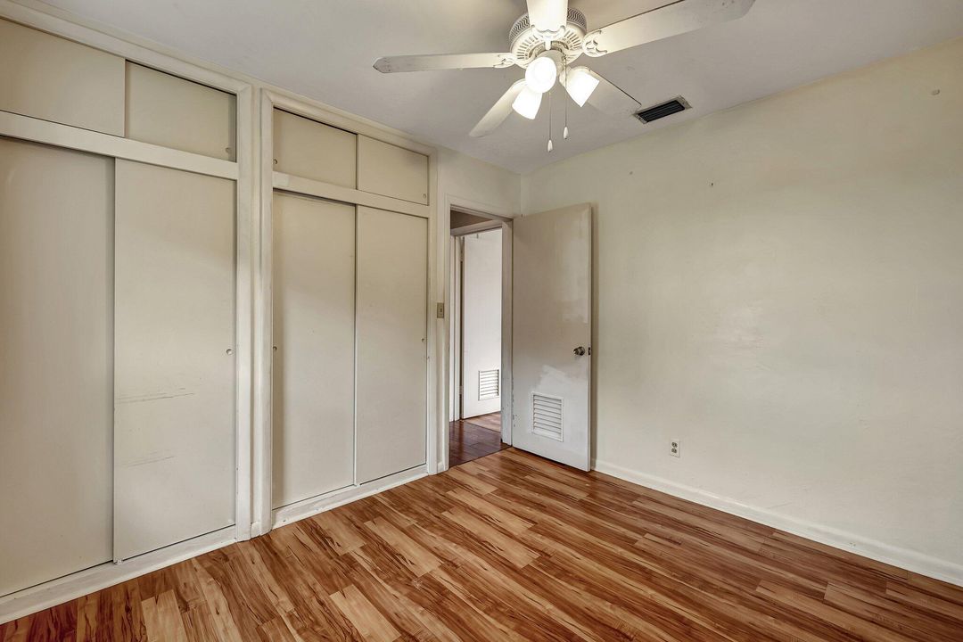 For Sale: $275,000 (2 beds, 2 baths, 996 Square Feet)