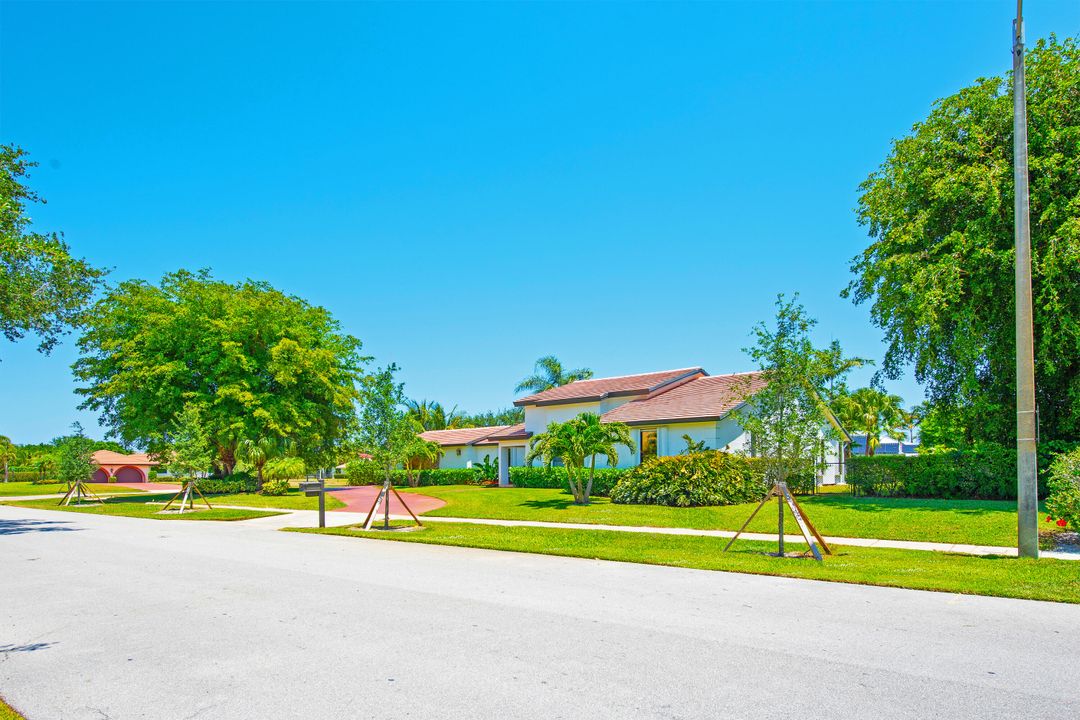 For Sale: $2,700,000 (3 beds, 3 baths, 2673 Square Feet)