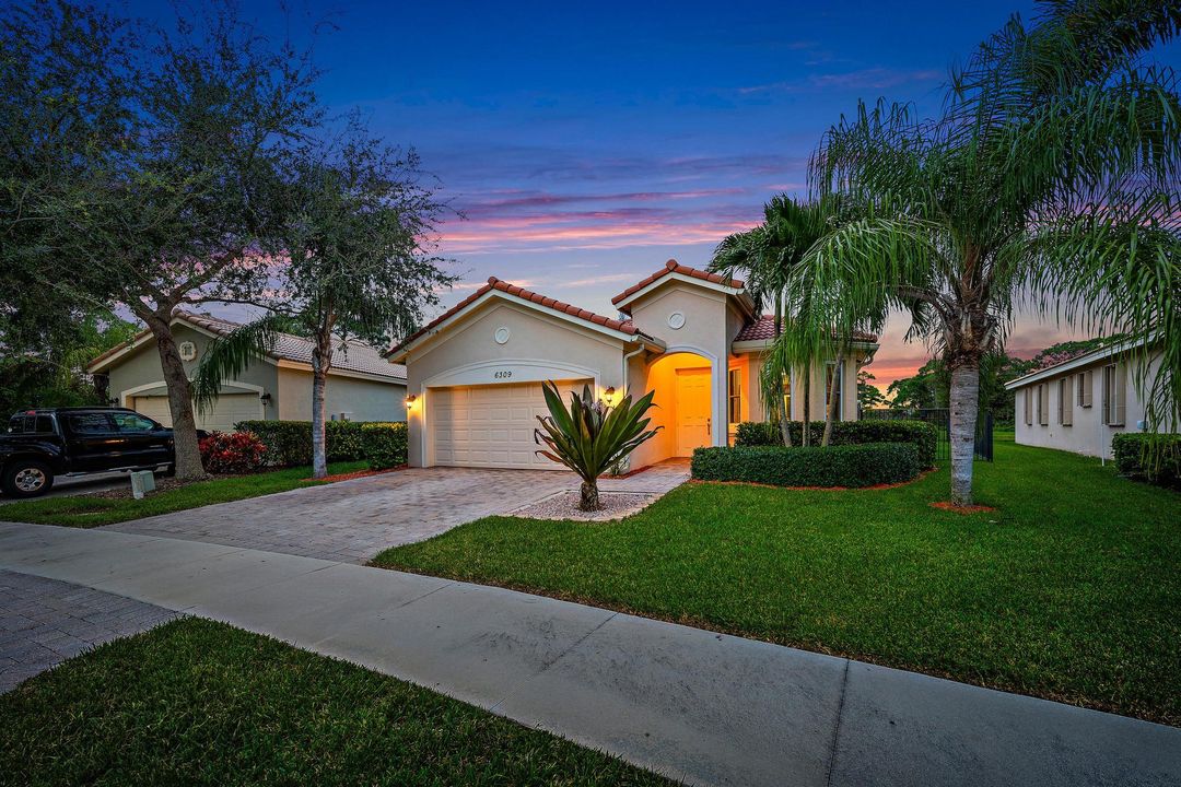 For Sale: $595,000 (3 beds, 2 baths, 1754 Square Feet)