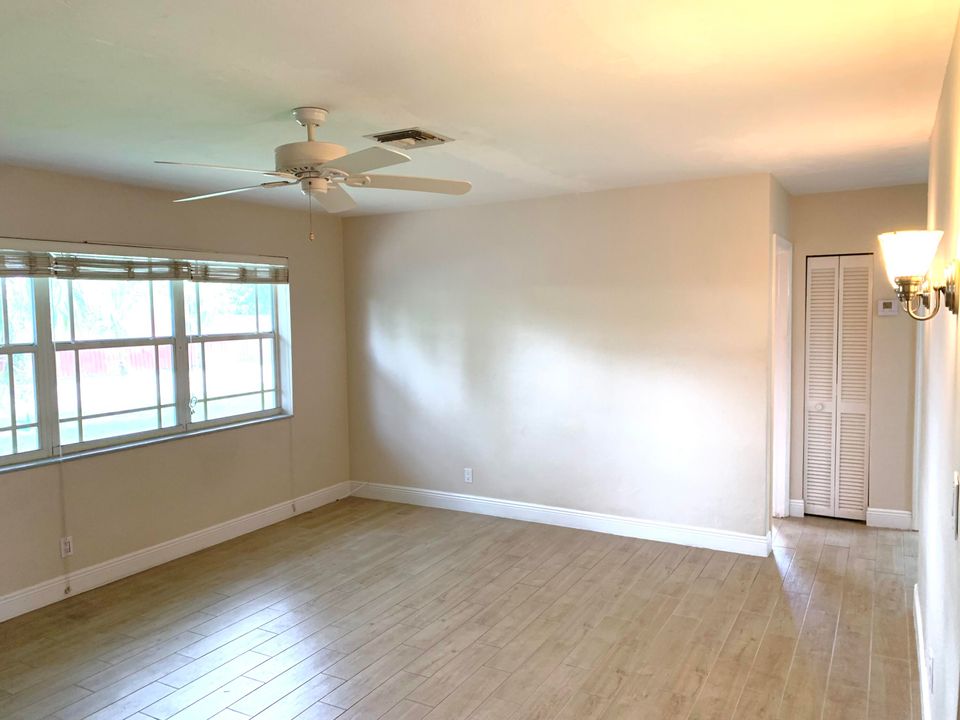 For Rent: $3,400 (3 beds, 2 baths, 1214 Square Feet)