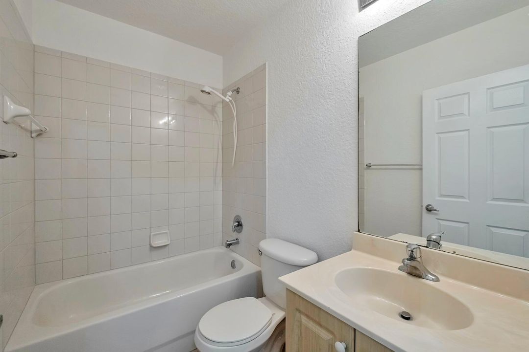 For Rent: $2,200 (3 beds, 2 baths, 1318 Square Feet)