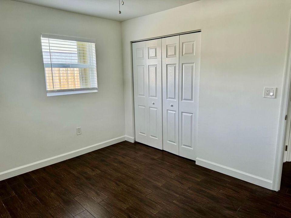 For Sale: $449,900 (2 beds, 1 baths, 1176 Square Feet)