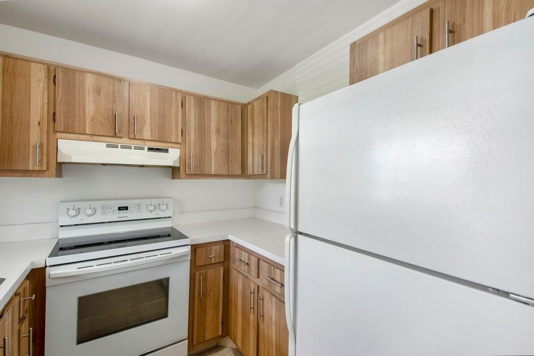 For Sale: $199,900 (1 beds, 1 baths, 675 Square Feet)